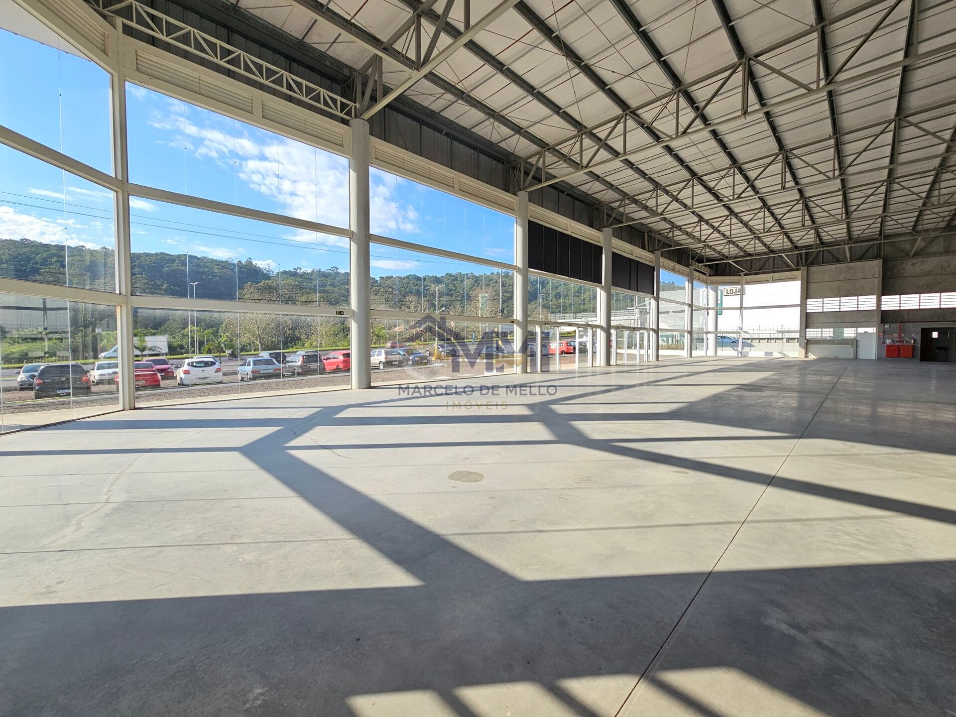 Prédio Comercial - Fachada em Vidro RS 239