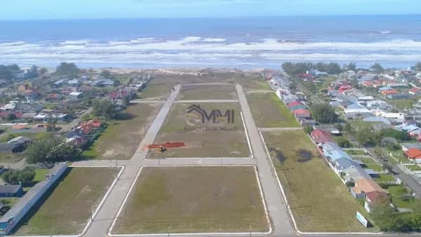 Terreno 360m², a poucos metros do mar –entrada facilitada e saldo financiado direto