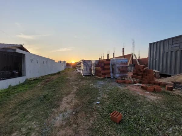 Terreno de 300,24 m² – Aceita Parcelamento a Combinar - Alto com fachada para sol da manha e fundos com vista para pôr do sol