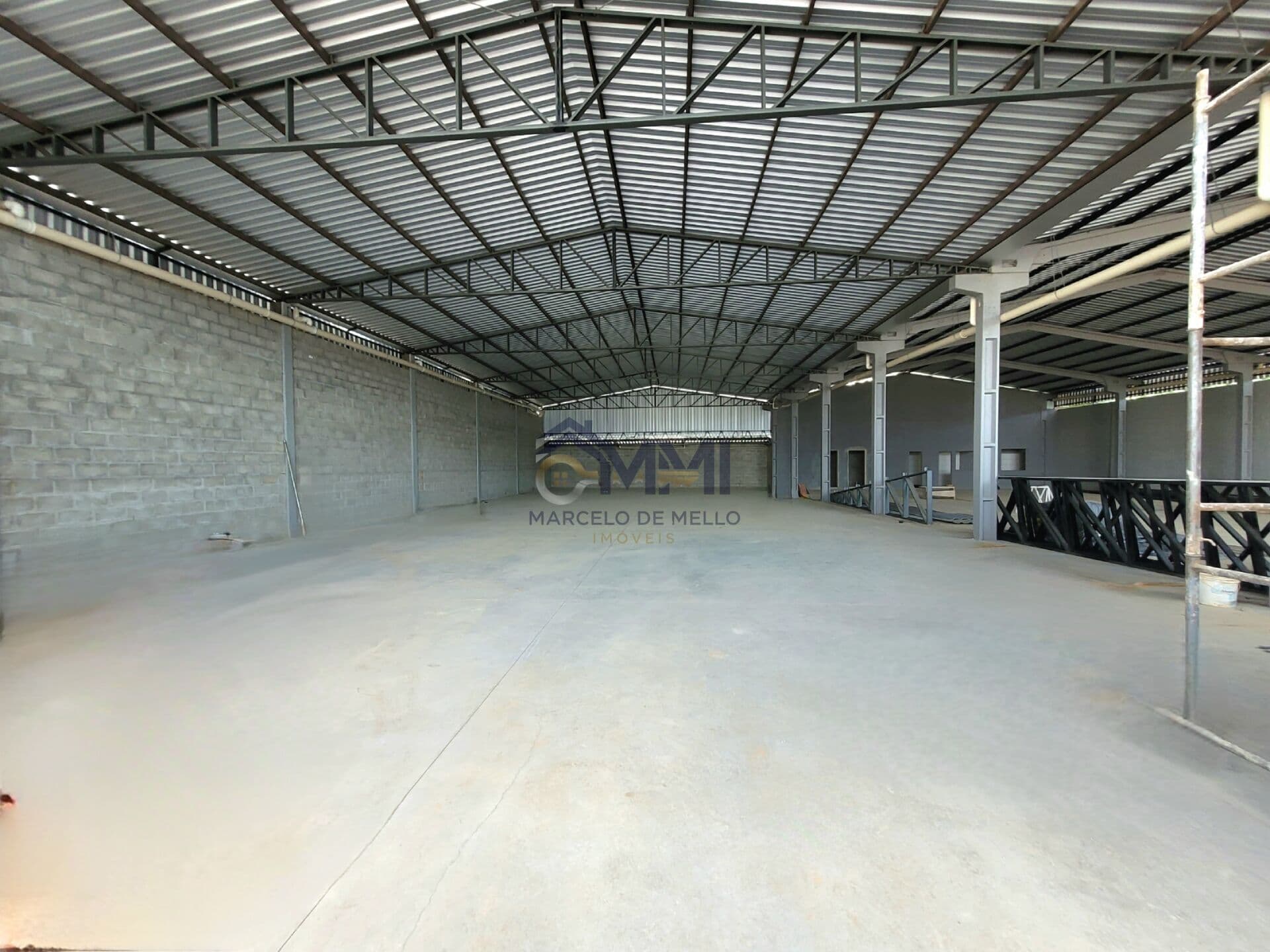 LOCAÇÃO Pavilhão/Galpão Industrial - 2.200 m² de área construída