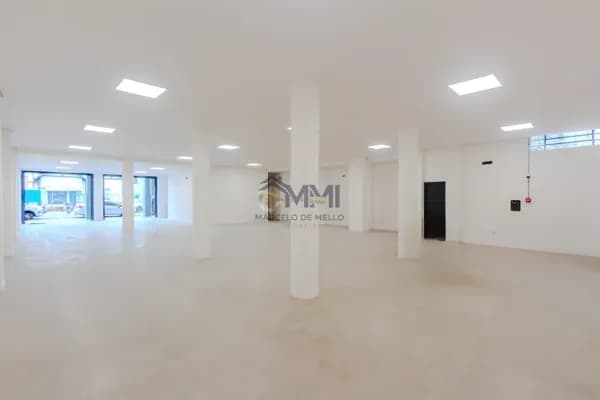 Aluguel de Loja 400 m² - reformada - a poucos metros do shopping, estação de trem e dos principais comércios e serviços