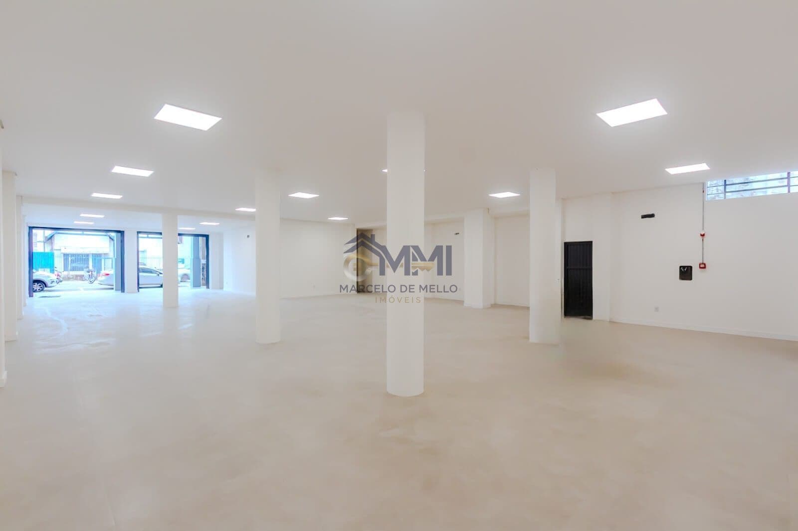 Aluguel de Loja 400 m² - reformada - a poucos metros do shopping, estação de trem e dos principais comércios e serviços