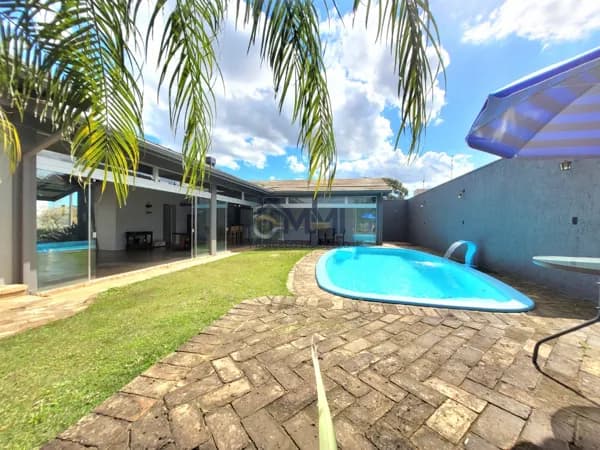 Casa Pronta para Morar com 254 m² de área construída - Localizada no Bairro encosta Do Sol