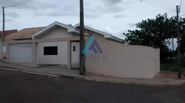 Casa em Jardim Planalto, Londrina/PR à Venda