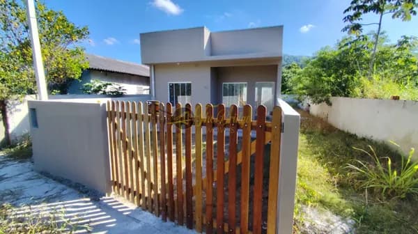 Casa com suíte e terreno