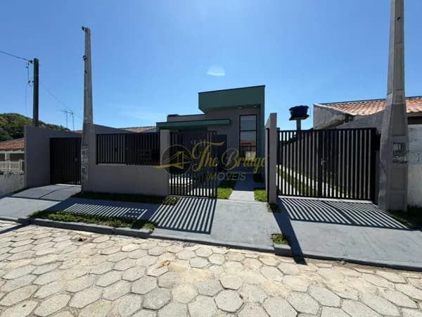 Casa com piscina em Matinhos