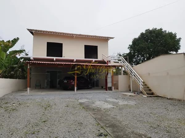 Sobrado com 6 dormitórios em Matinhos