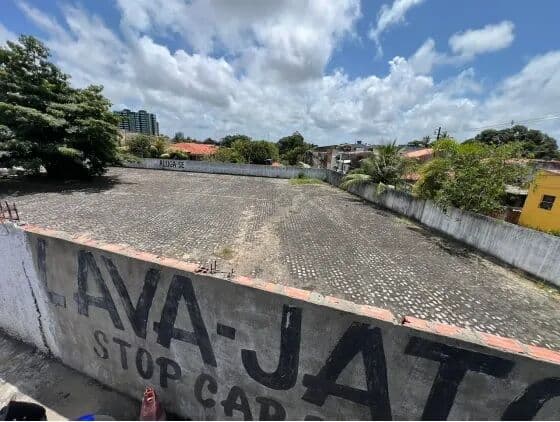Imóvel para aluguel e venda tem 1270 metros quadrados em Barro Duro - Maceió - AL
