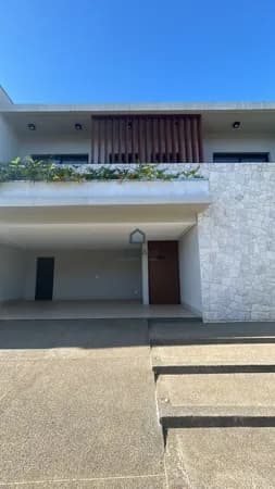 Sobrado á venda no Condomínio Jardins Capri.