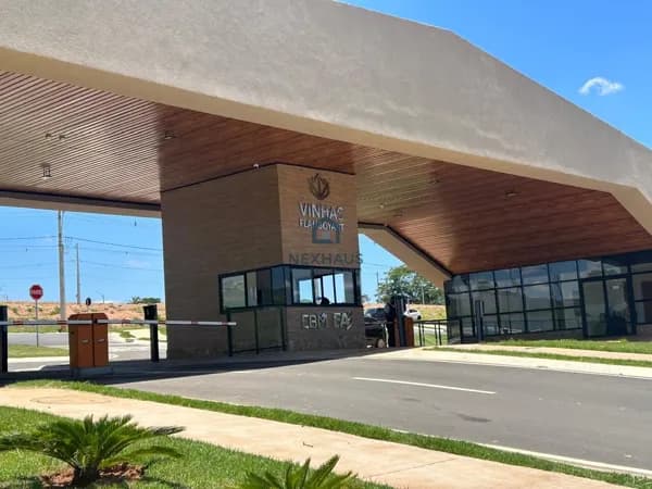 LOTE NO CONDOMINIO VINHAS FLAMBOYANT