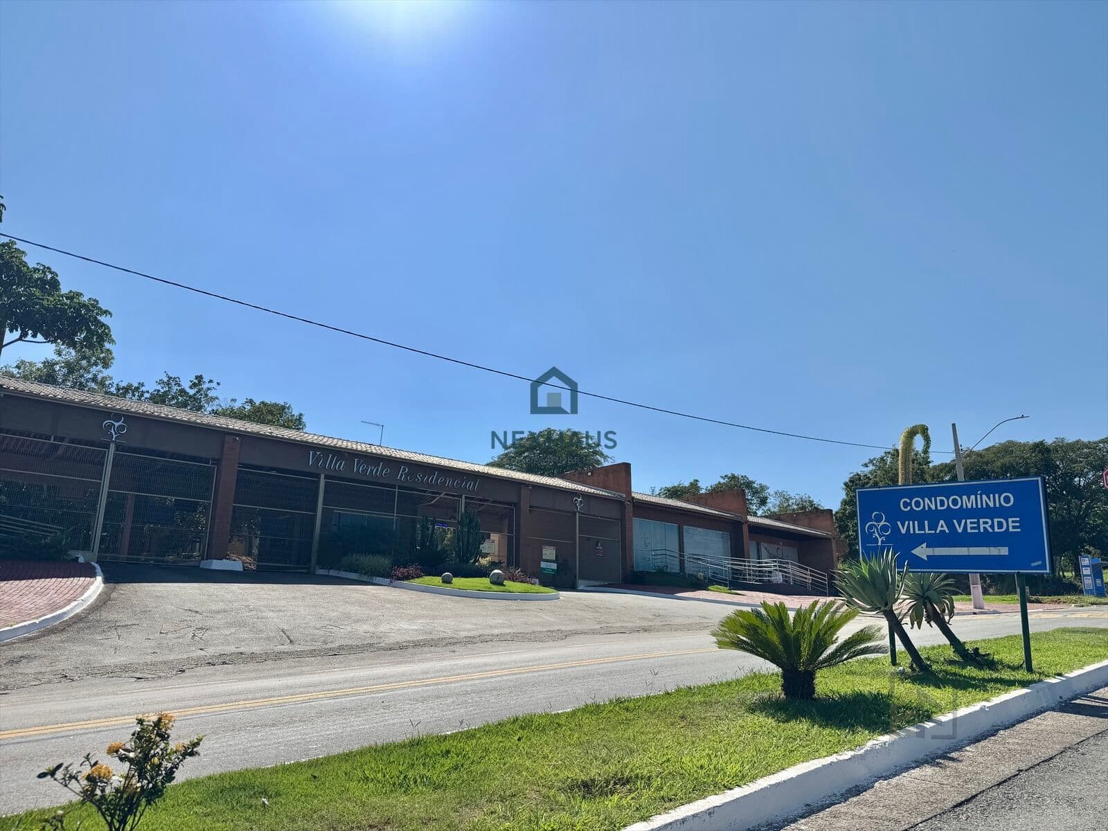 Lote com 1730 m² a venda em condomínio fechado