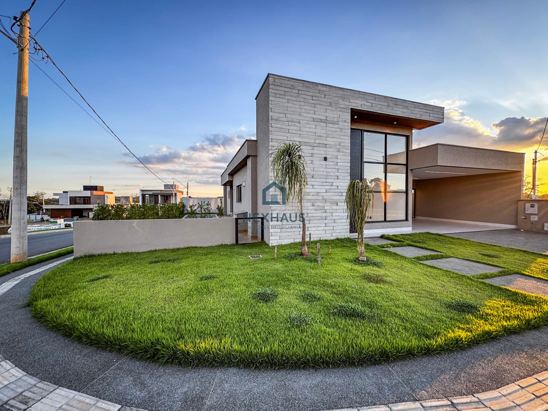 Casa térrea no Jardins Capri, 4 suítes, 443 m2