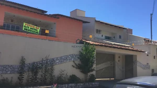 Sobrado á venda no Jardim América - 02 Suítes , Lote 450m2 e Área Construída 350m2.