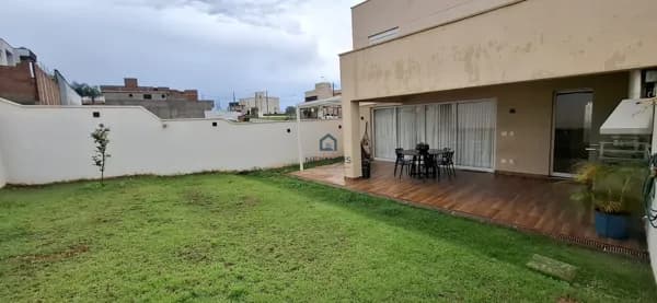 Casa no Jardins Capri, 3 suítes, 2 vagas