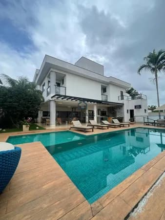Sobrado no Jardins Milão 4 suítes, 792 m² de lote.