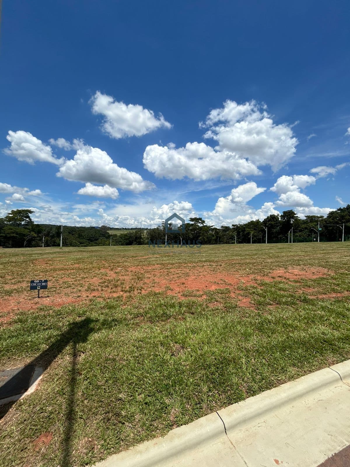 Lote no Amsterdam, de 391,14 m2 , frente para a mata.