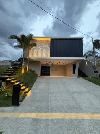 Linda casa Semi-Térrea á venda no Condomínio Jardins Nápoles !!