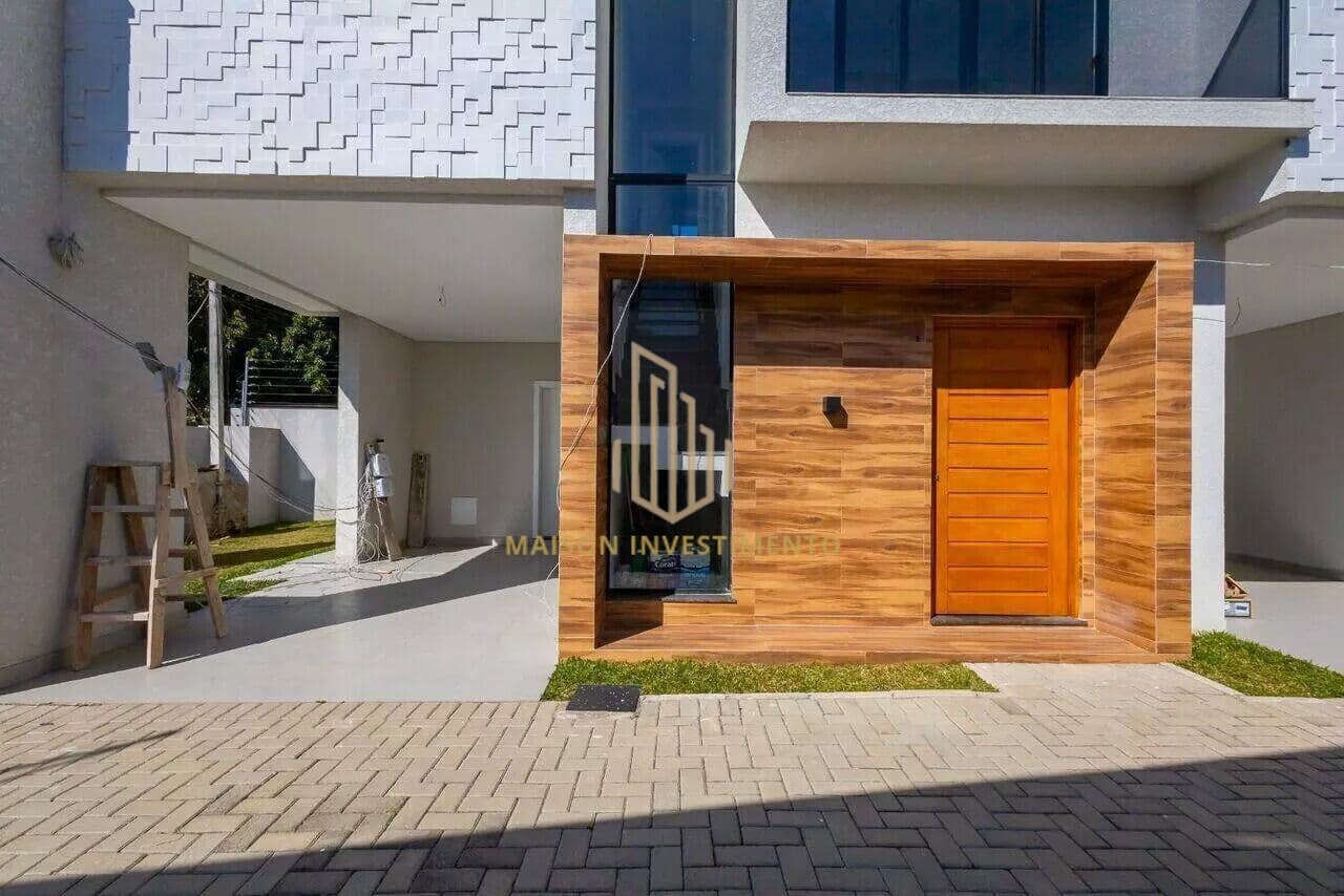 Casa Triplex em Condomínio no Boqueirão