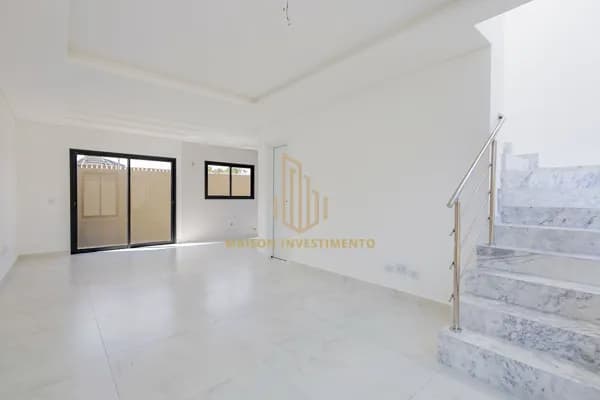 Casa em Condomínio Sobrado Duplex com 131