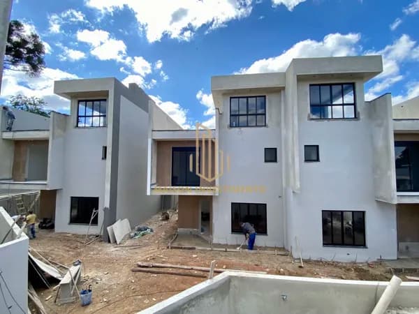 Sobrado Triplex no Bairro Uberaba, Curitiba/PR