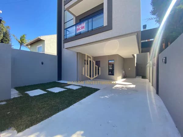 Sobrado Triplex no Bairro Hauer