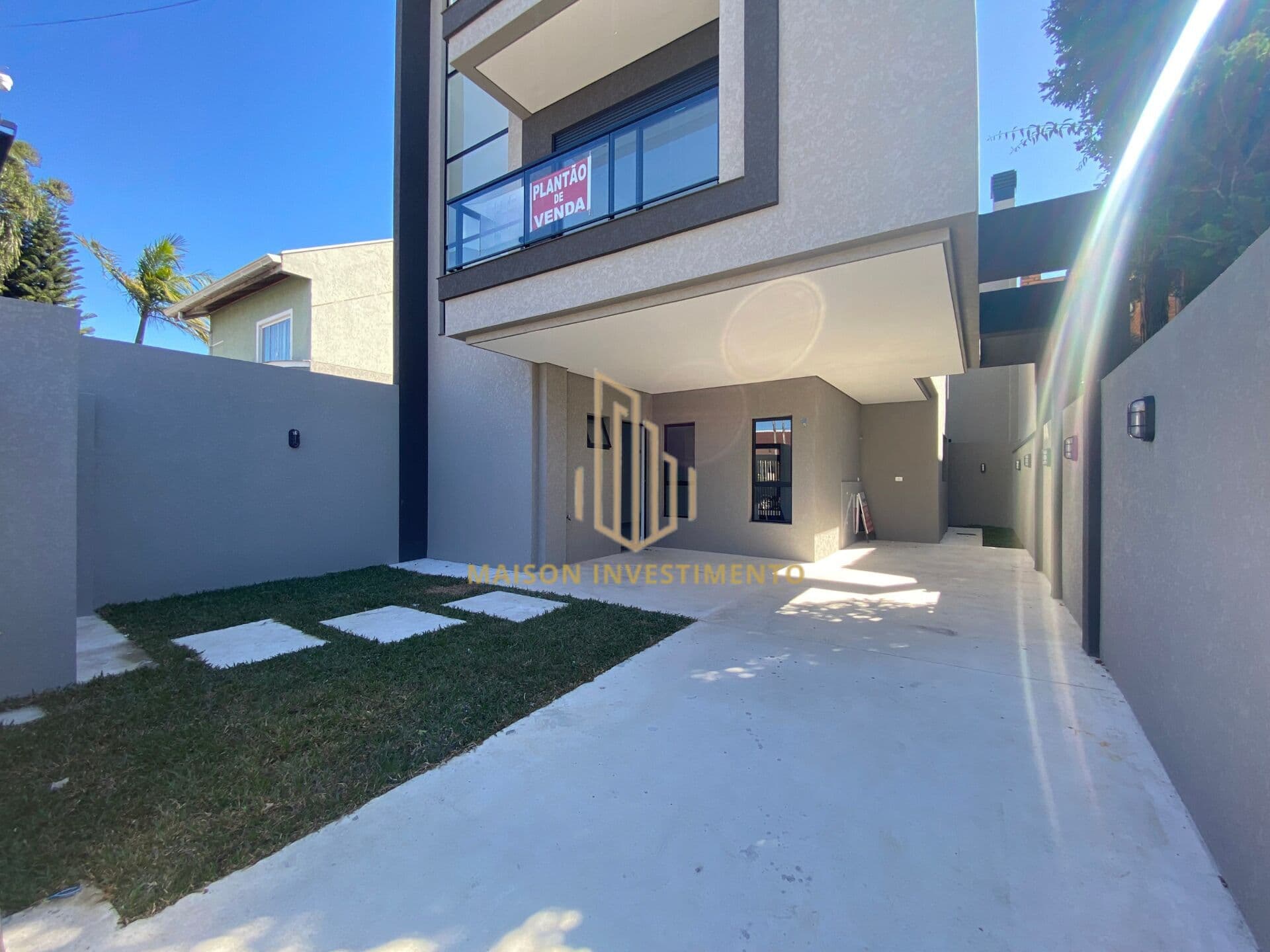 Sobrado Triplex no Bairro Hauer