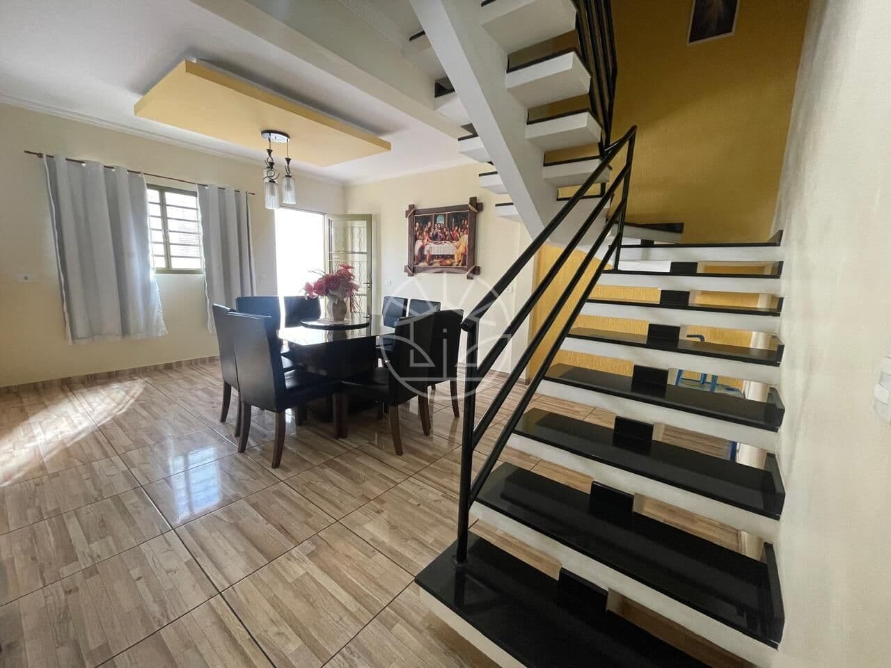 Casa com 3 dormitórios, no Jardim Santa Marta, em Salto/SP