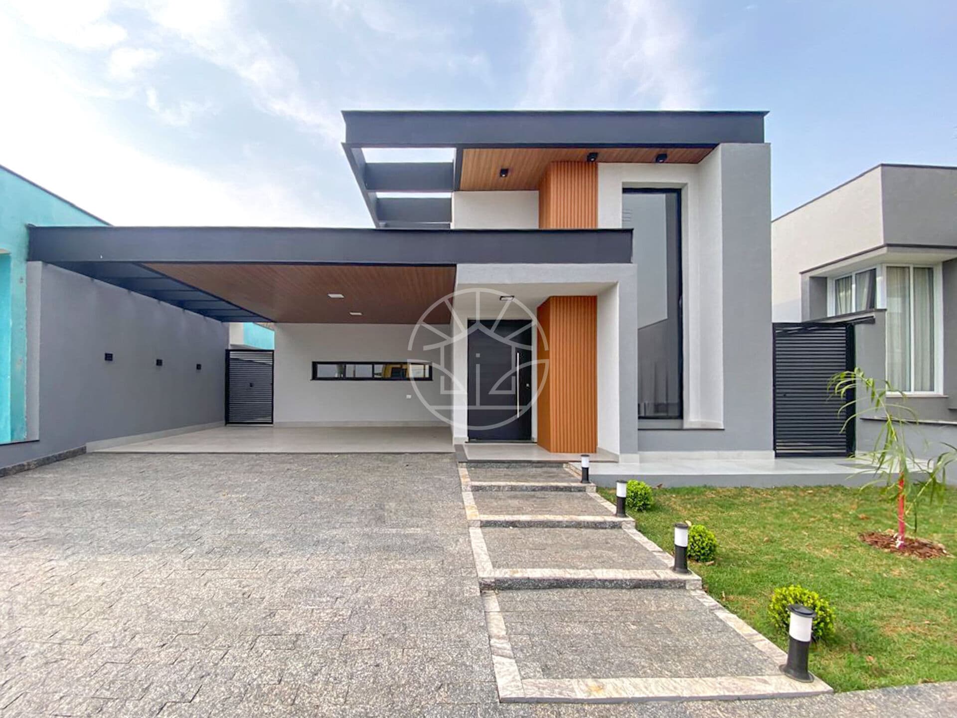 Casa Nova, em Condomínio