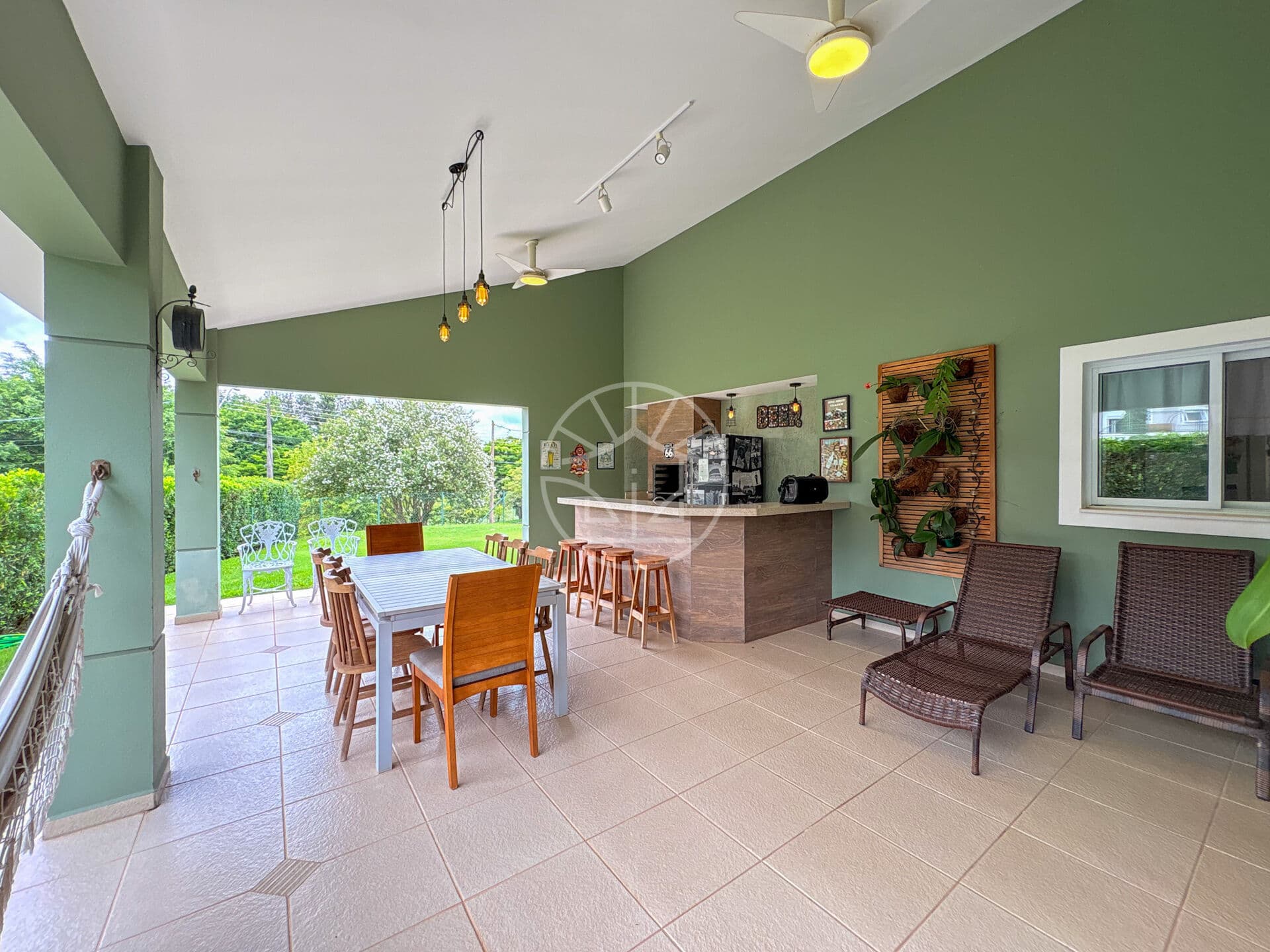 Casa Térrea à Venda com Vista Privilegiada para Área Verde do Condomínio Campos de Santo Antônio l, em Itú/SP
