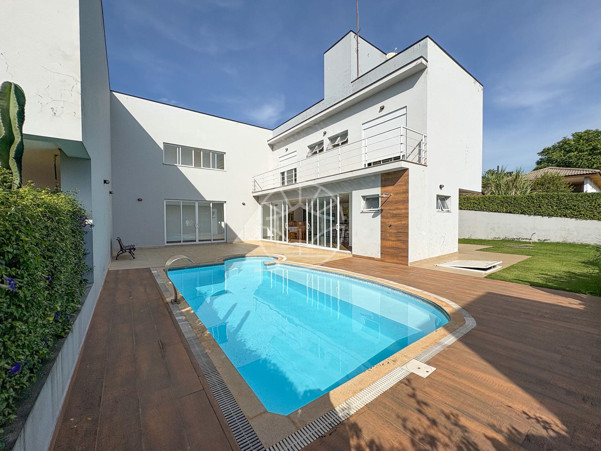 Casa com 4 suítes, no Condomínio Terras de Mont Serrat, em Salto/SP