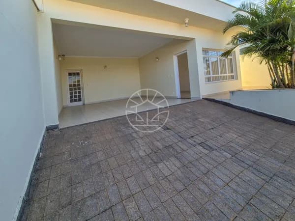 Imóvel no Bairro Brasil: Potencial Comercial ou Residencial