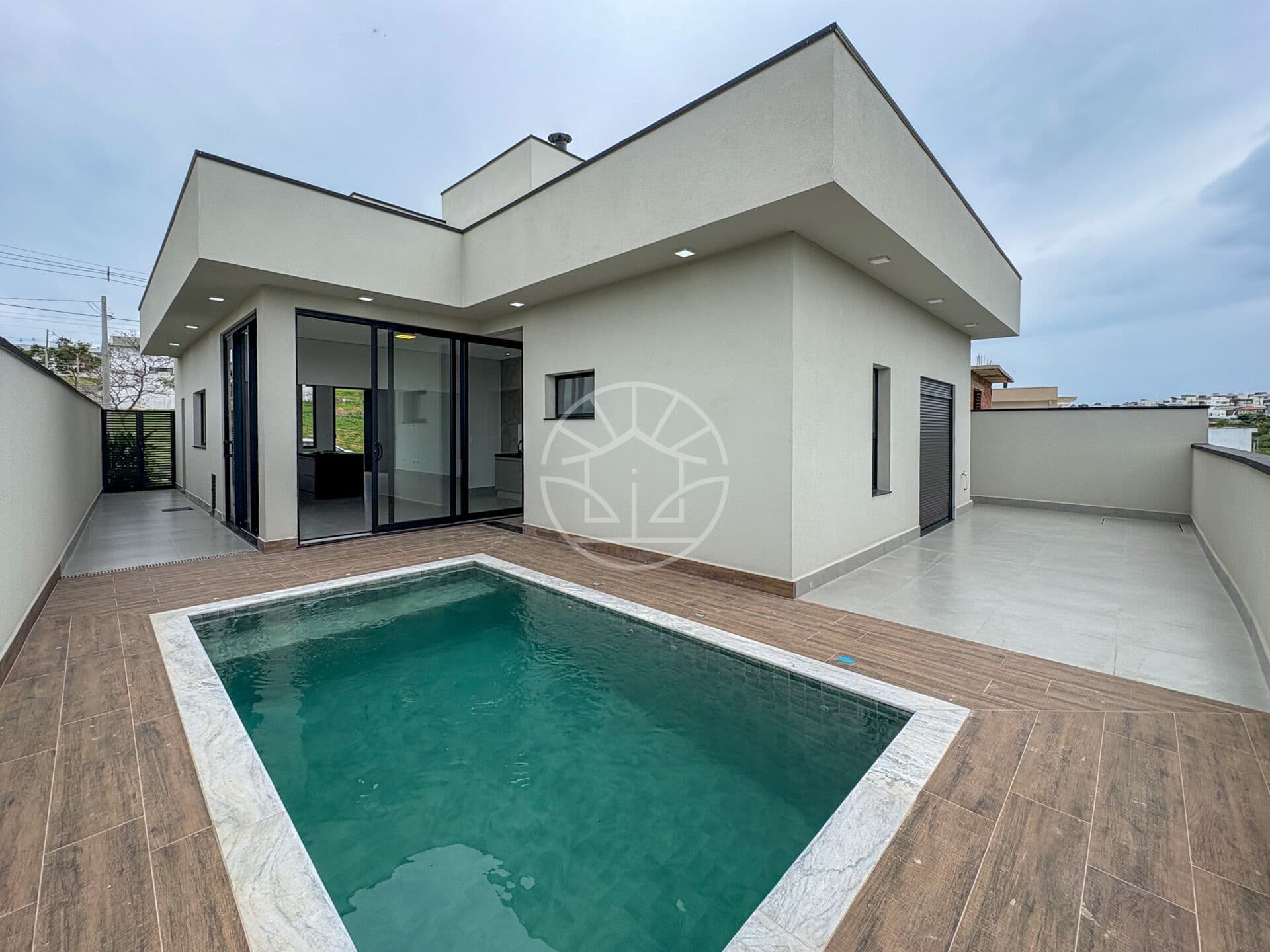 Casa Nova com 3 suítes, no Condomínio Reserva Central Parque, em Salto/SP