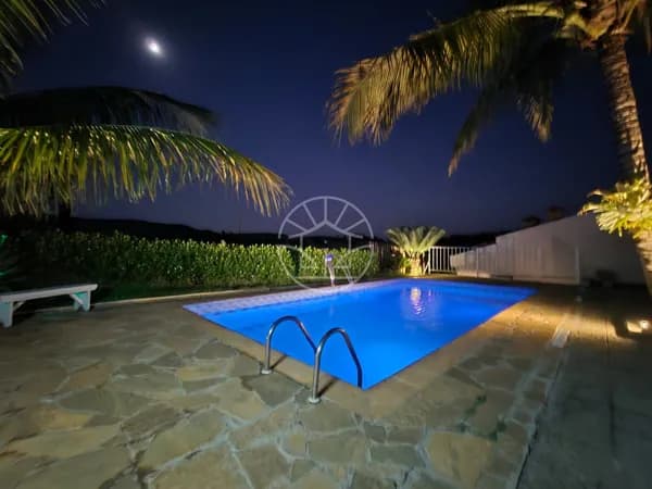 Linda casa com vista para as montanhas, no Condomínio Santo Antônio, em Itú/SP