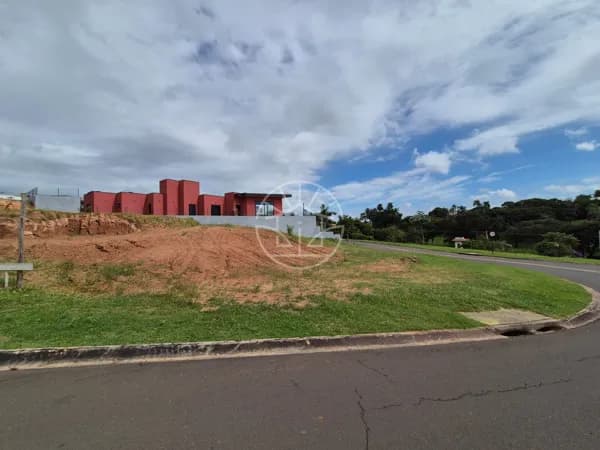 OPORTUNIDADE EXCLUSIVA: TERRENO DE ESQUINA NO CONDOMÍNIO CAMPOS DE SANTO ANTÔNIO II – ITU/SP