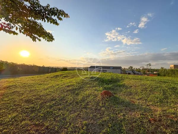 Terreno próximo ao lago, no Condomínio Fazenda da Grama, Itupeva/SP