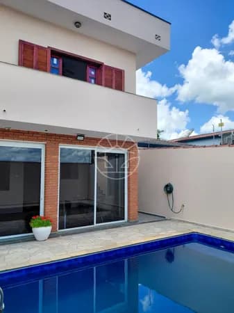 Casa à venda com 3 dormitórios e piscina, no Bairro Brasil, em Itú/SP