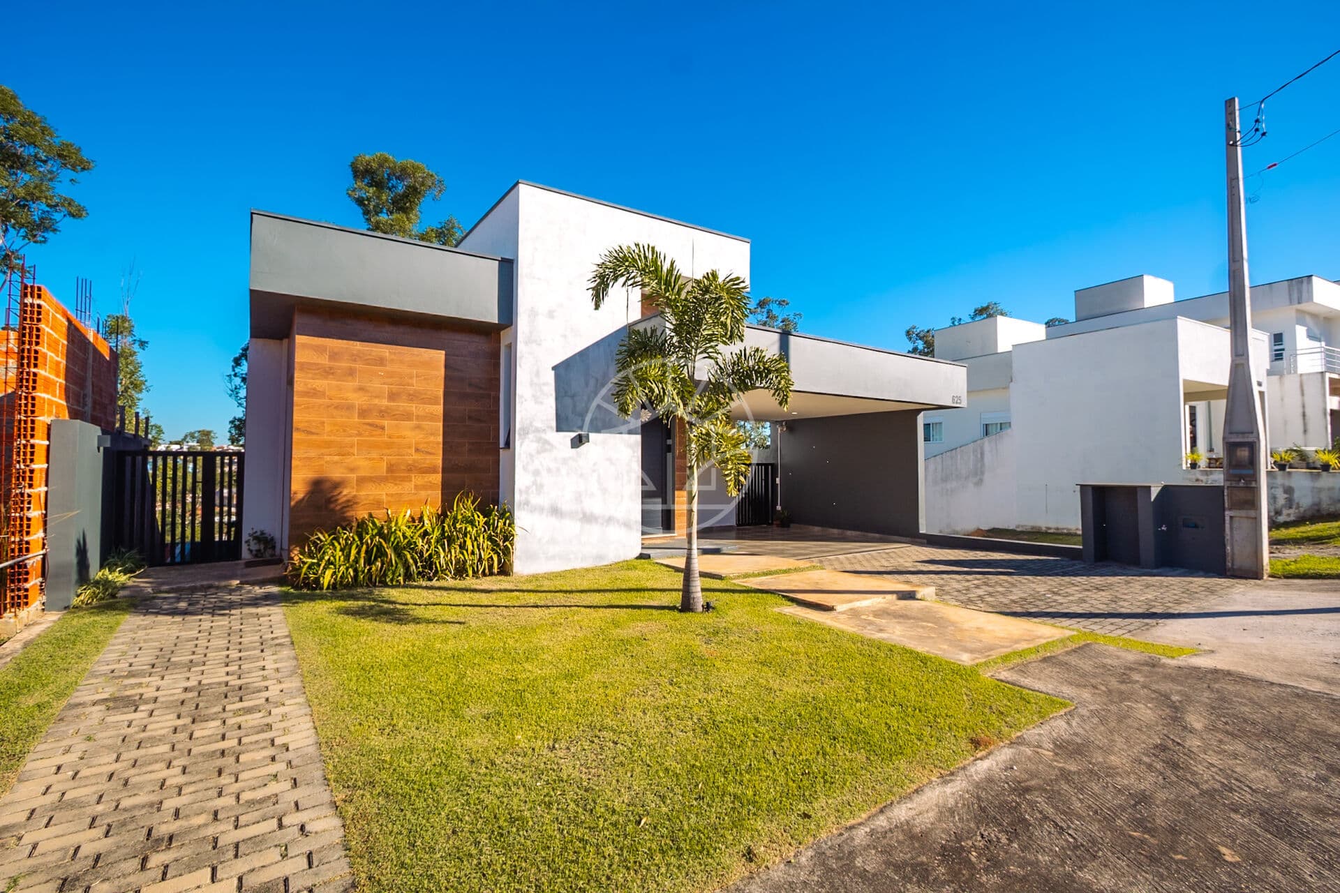 Casa com 3 dormitórios, sendo 1 suíte, no Cond. Central Parque, em Salto/SP
