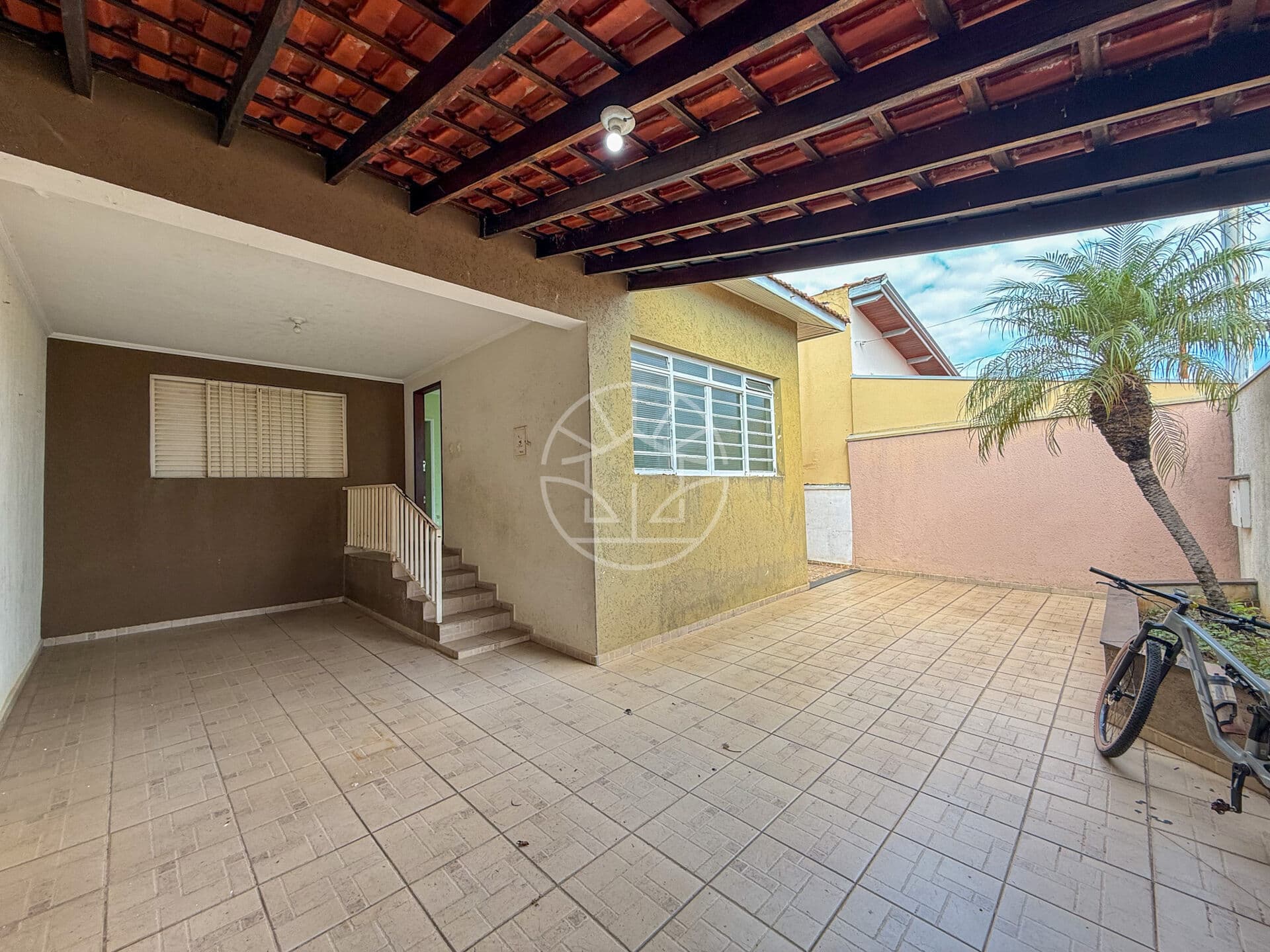 Casa com 3 dormitórios e edícula no Bairro Estação- Salto/SP