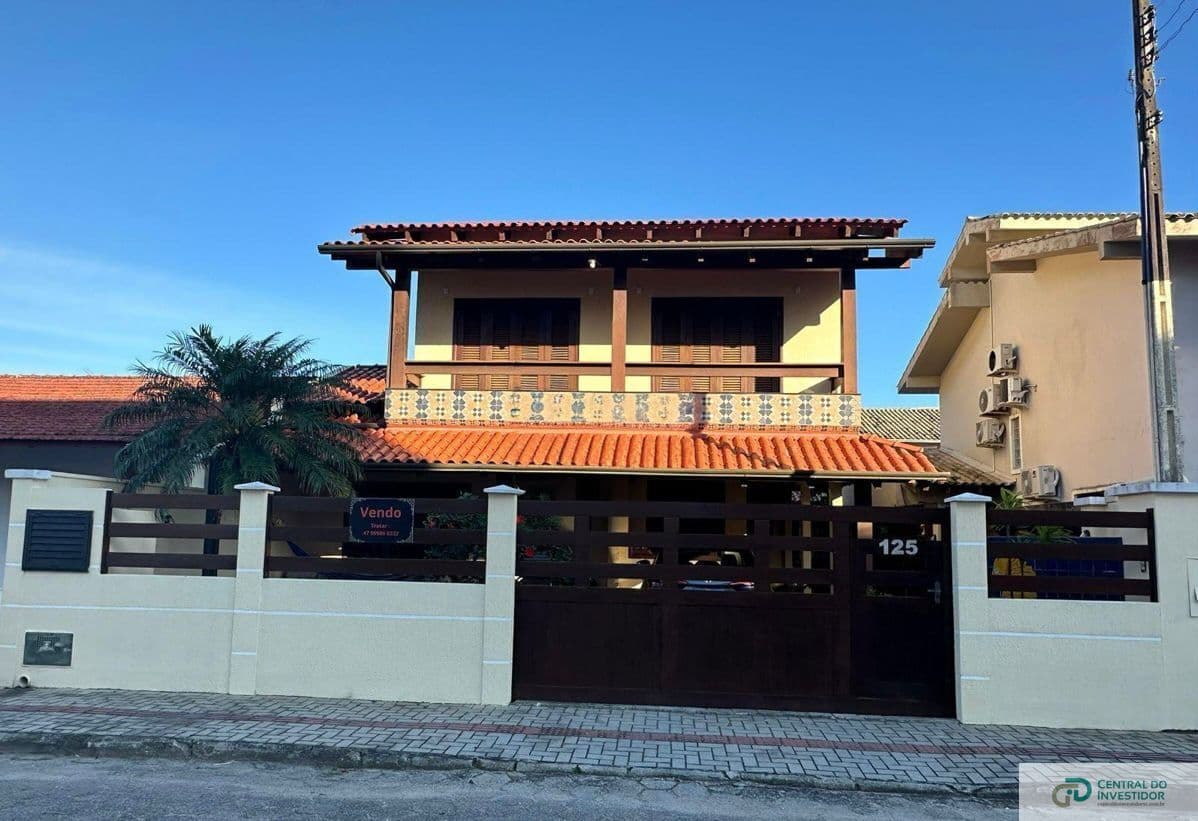 Casa Ampla, Mobiliada e Decorada à 100 Metros Do Mar Em Canto Grande, Bombinhas - SC!