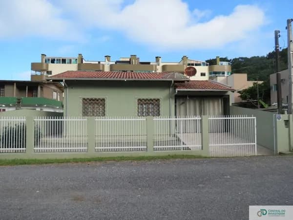 Barbada! Casa à Venda à 200m da Mar em Bombas - Bombinhas/SC!