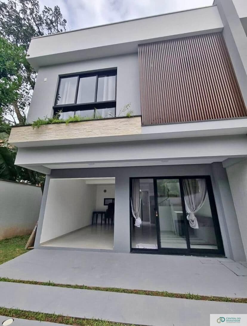 Sobrado Pronto Para Morar Com Ótimas Condições De Pagamento Em Mariscal, Bombinhas - SC!