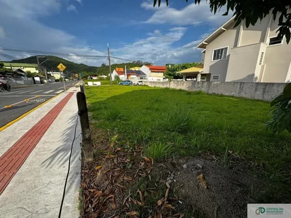 Terreno De Esquina Quadra Mar em Zimbros - Bombinhas/SC