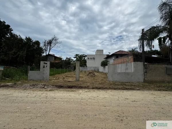 Terreno a Poucos Metros do Mar - Praia de Mariscal | Bombinhas/SC