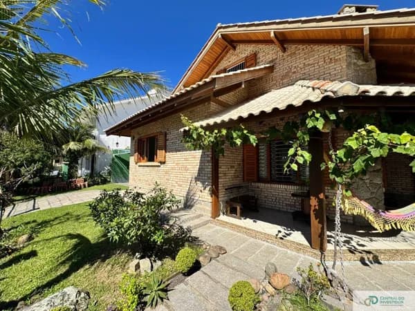 Casa à Venda Com 03 Dormitórios no Litoral — Espaço, Estilo e Qualidade de Vida Em Bombinhas - SC! Bombas - Bombinhas/SC