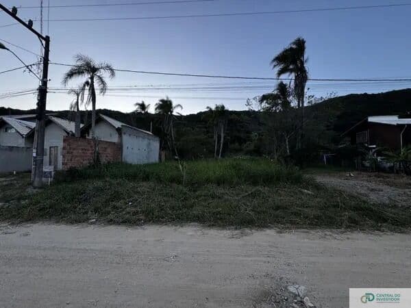 Terreno Amplo Pronto para Construir na Praia do Mariscal em Bombinhas/SC
