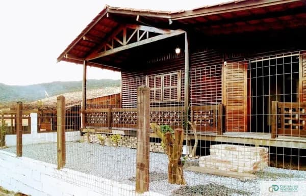 Casa Mobiliada à Venda na Praia de Bombas em Bombinhas -SC