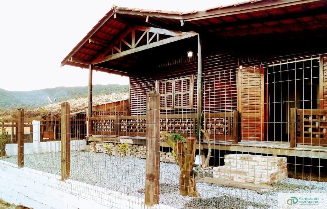 Casa Mobiliada à Venda na Praia de Bombas em Bombinhas -SC