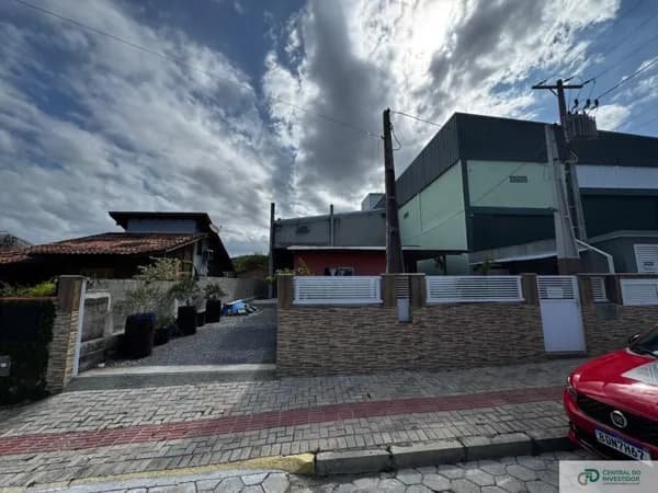 Terreno à Venda com Galpão e Casa em Bombinhas/SC – Oportunidade Única para Investir ou Empreender! Sertãozinho - Bombinhas/SC