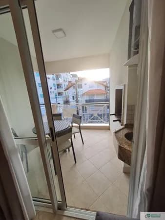 EDIFÍCIO PORTO CANOAS | Menos de 200 metros da Praia de Bombas.