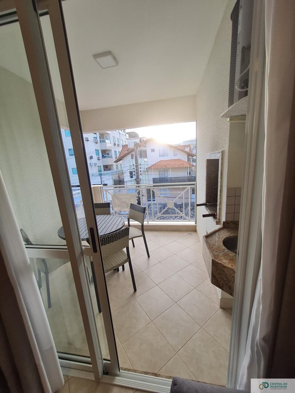 EDIFÍCIO PORTO CANOAS | Menos de 200 metros da Praia de Bombas.